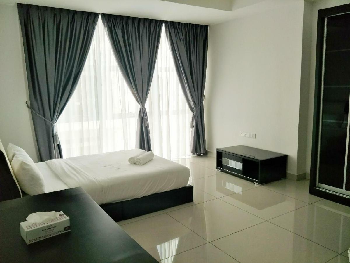 Jb City D'esplanade Shopping Mall 3 *
